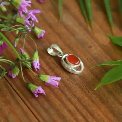 Picture of Pure Silver Pendant With Natural Red Onyx Unisex / 3.1 Gram